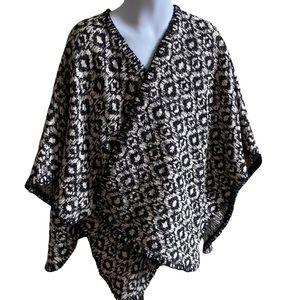 ⭐️4/$30 Old Navy blanket poncho